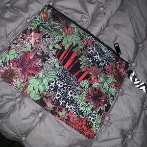 Lululemon pouch